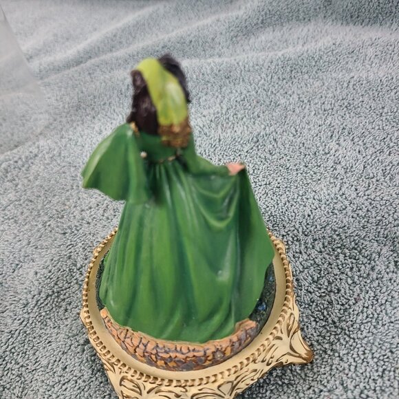 Vintage Gone With The Wind Scarlett’s Deception Glass Dome Figurine Collectible - Picture 4 of 8